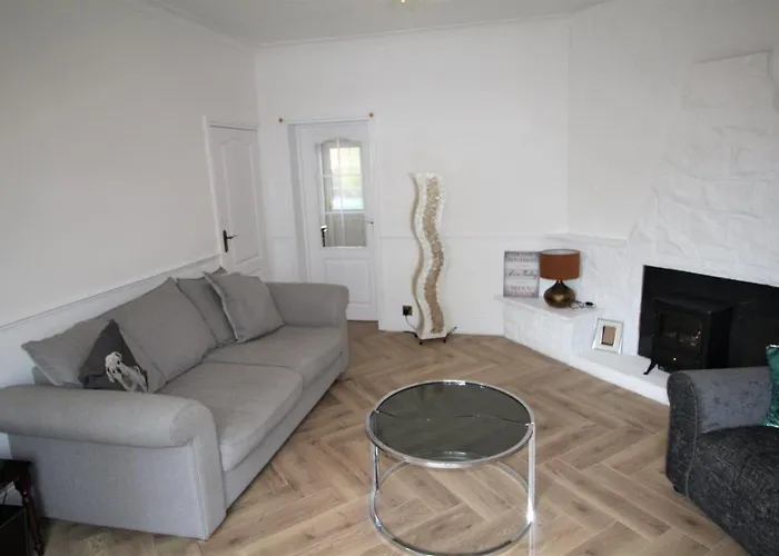 Whitley Bay - Sleeps 6 - Refurbished Throughout - Fast Wifi - Dogs Welcome