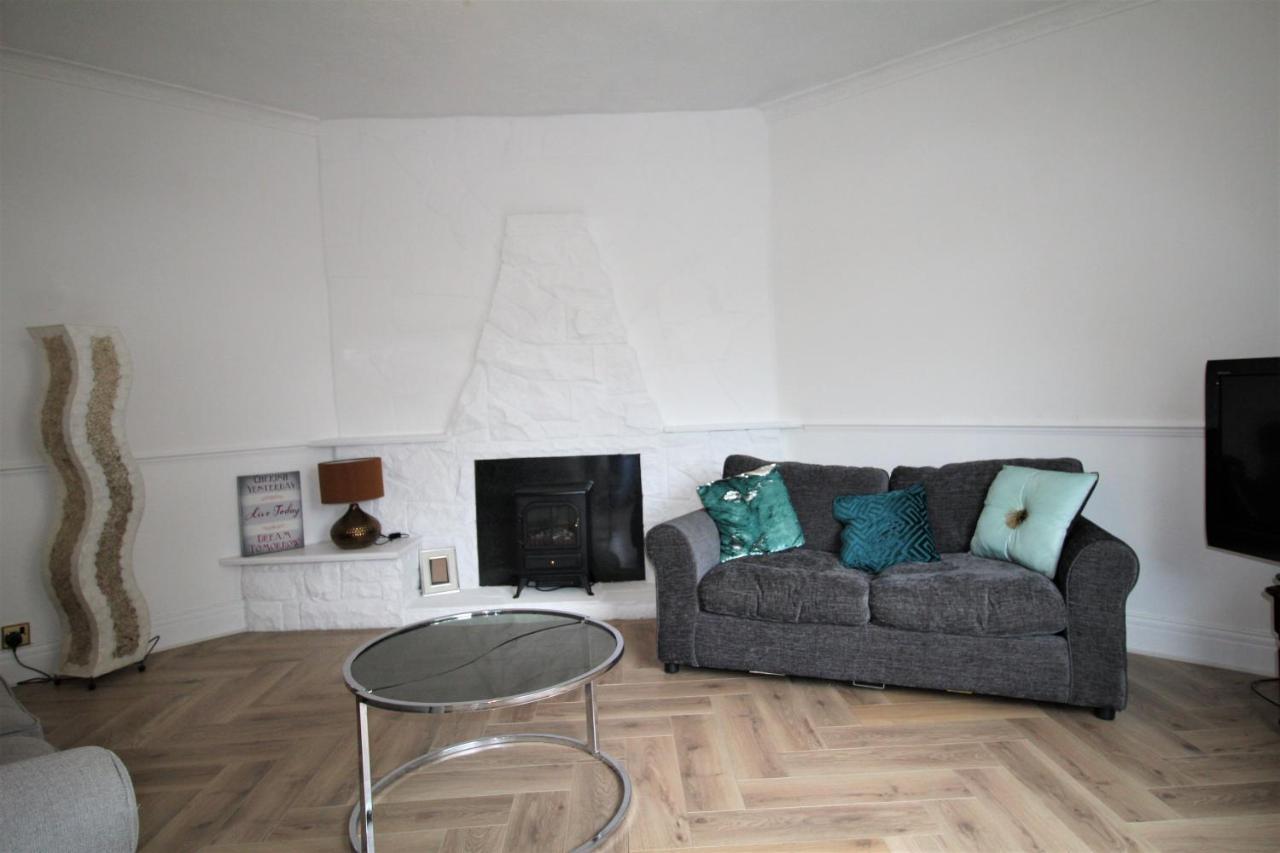 - Sleeps 6 - Refurbished Throughout - Fast Wifi - Dogs Welcome *