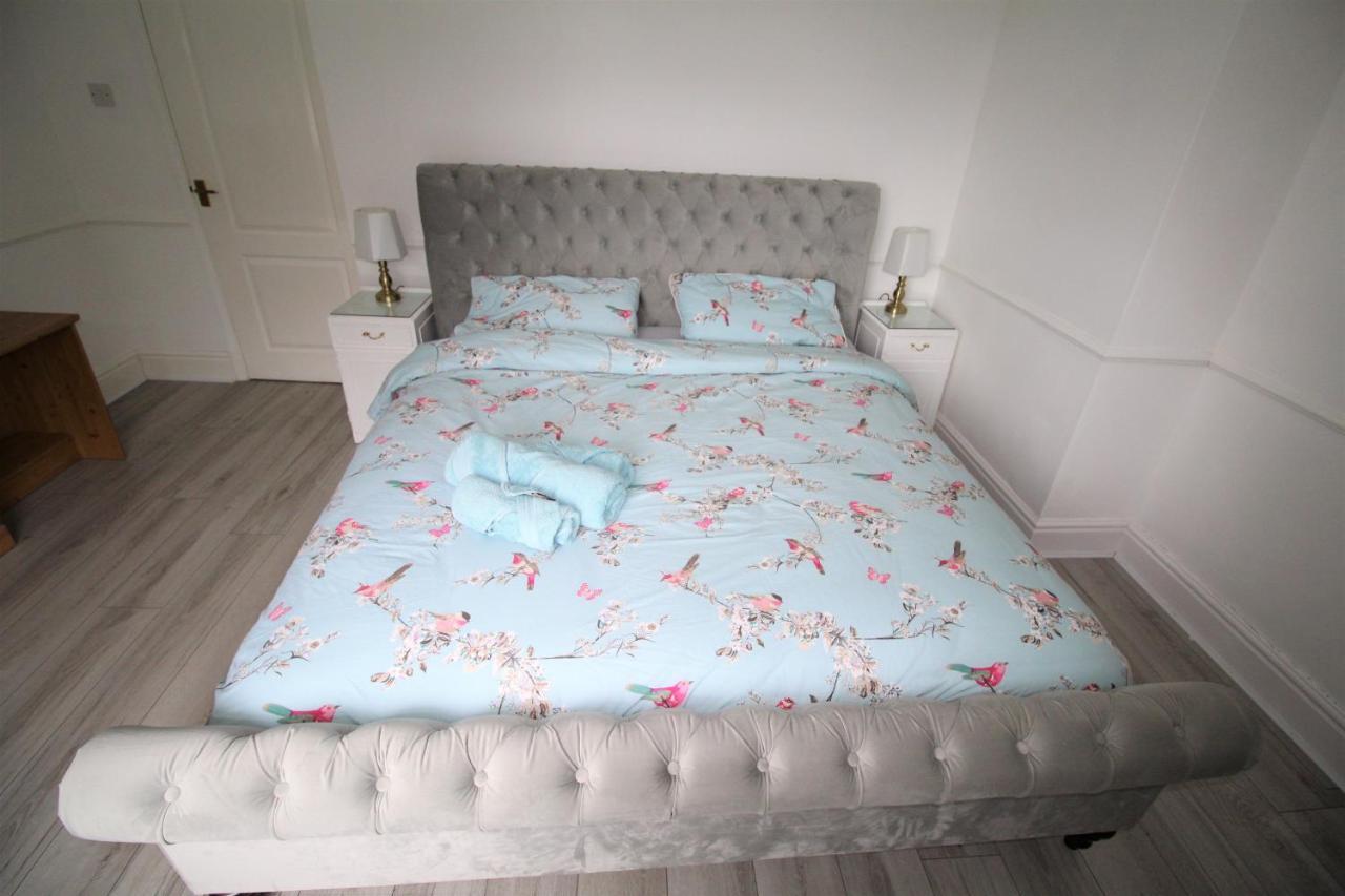 Holiday home - Sleeps 6 - Refurbished Throughout - Fast Wifi - Dogs Welcome Whitley Bay